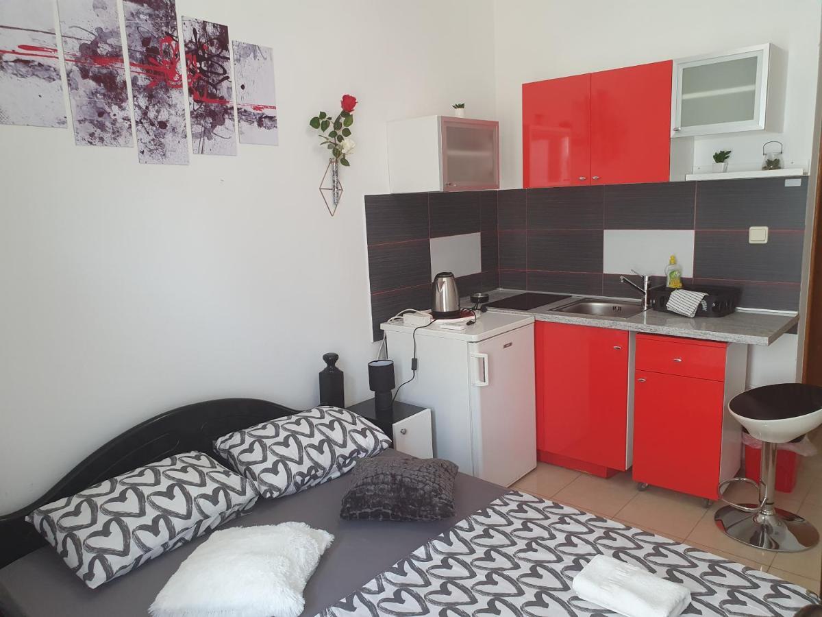 Studio Apartmani Ivanda Макарска Екстериор снимка