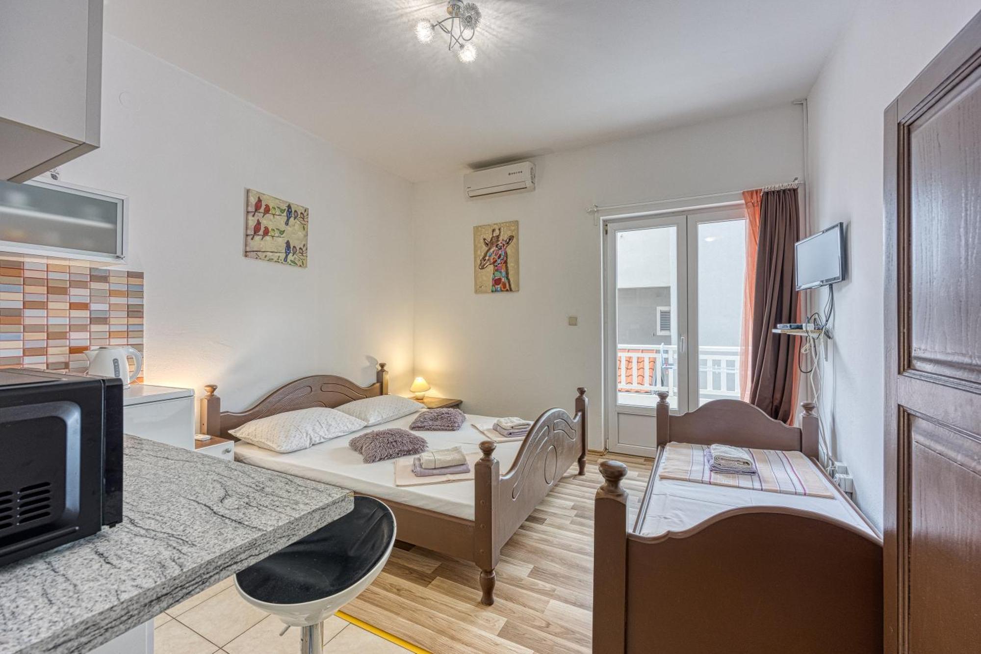 Studio Apartmani Ivanda Макарска Екстериор снимка