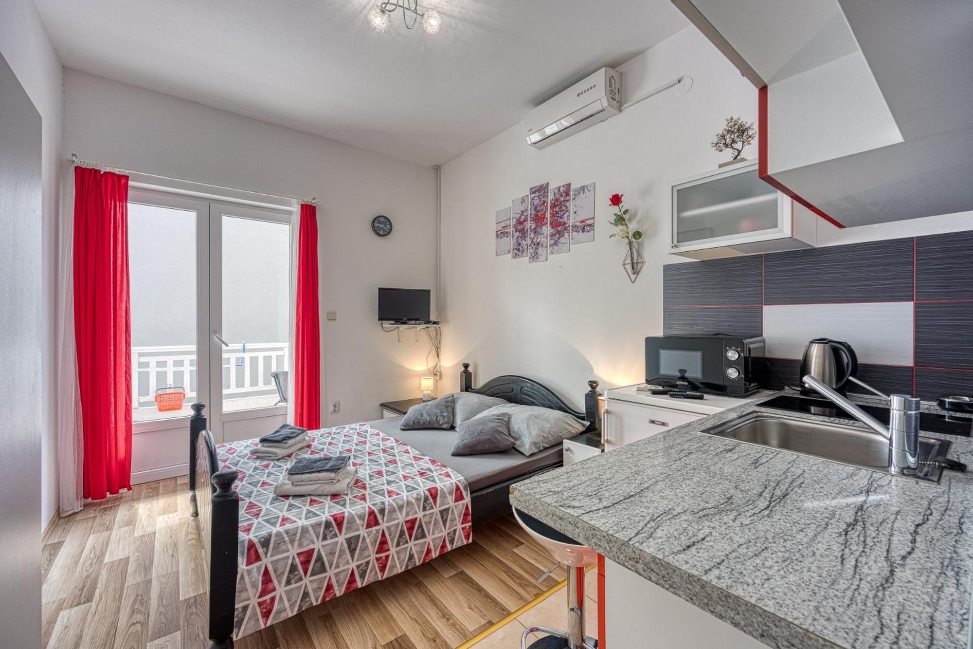 Studio Apartmani Ivanda Макарска Екстериор снимка