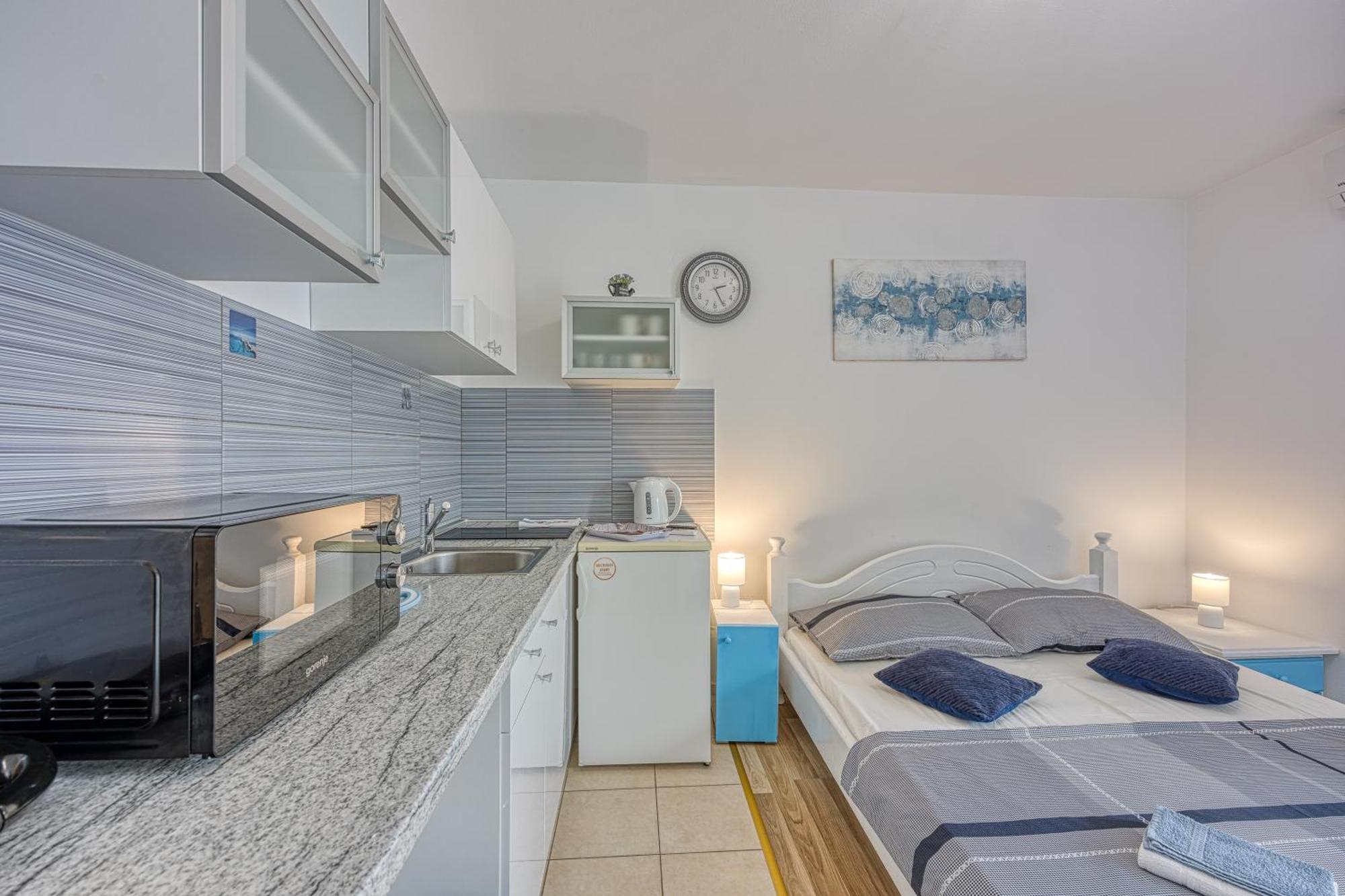 Studio Apartmani Ivanda Макарска Екстериор снимка