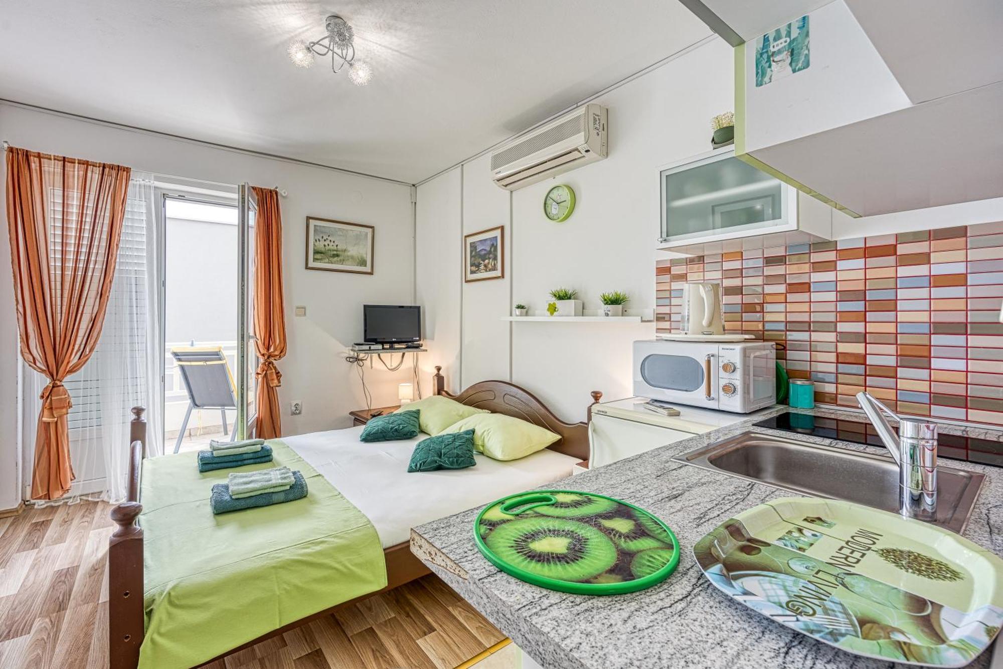 Studio Apartmani Ivanda Макарска Екстериор снимка