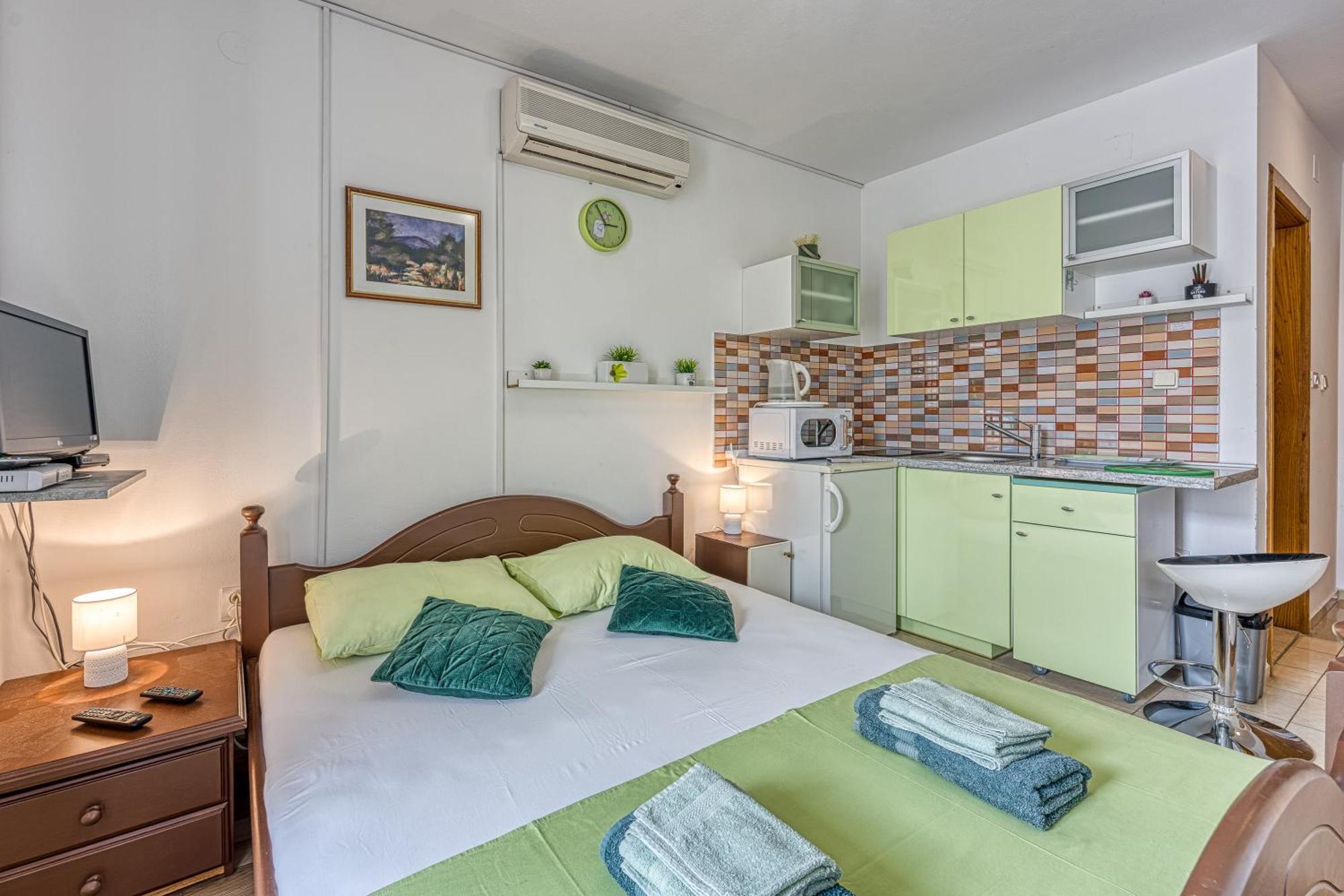 Studio Apartmani Ivanda Макарска Екстериор снимка