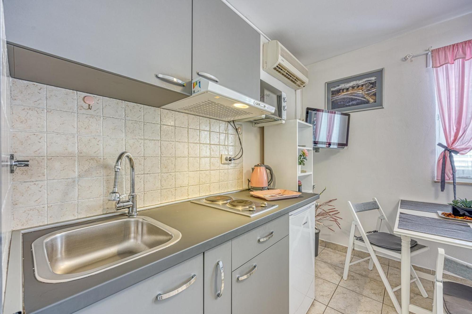 Studio Apartmani Ivanda Макарска Екстериор снимка