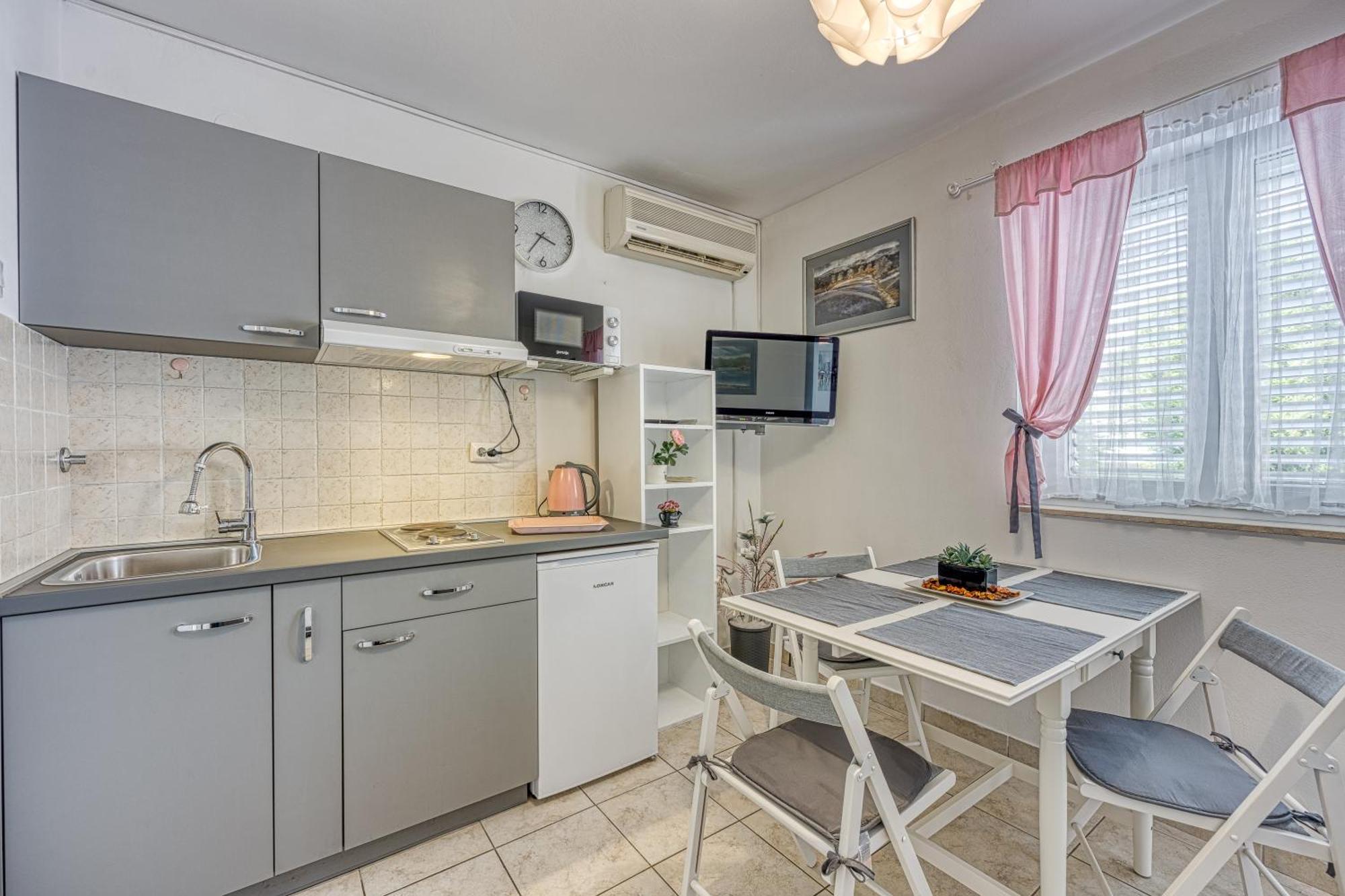 Studio Apartmani Ivanda Макарска Екстериор снимка