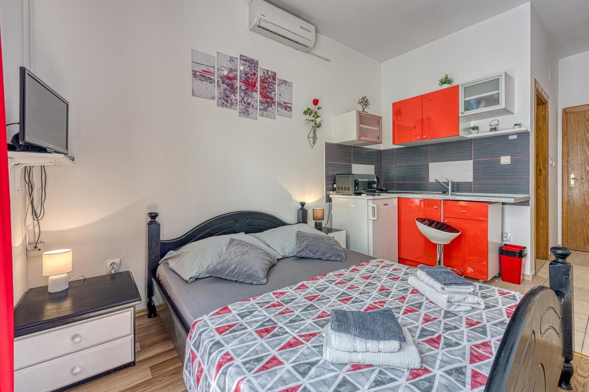 Studio Apartmani Ivanda Макарска Екстериор снимка