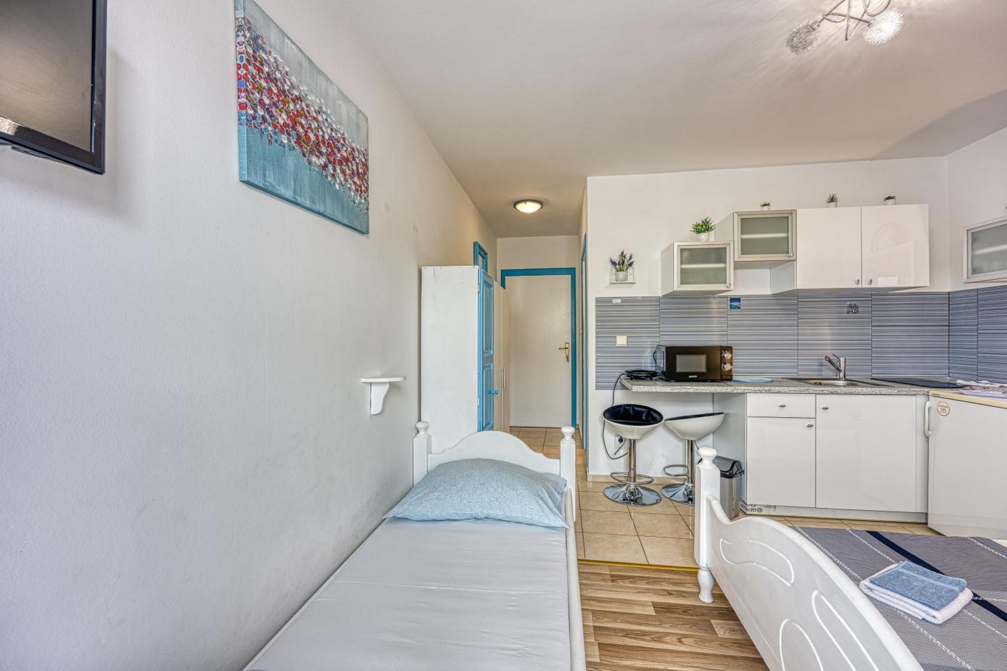 Studio Apartmani Ivanda Макарска Екстериор снимка