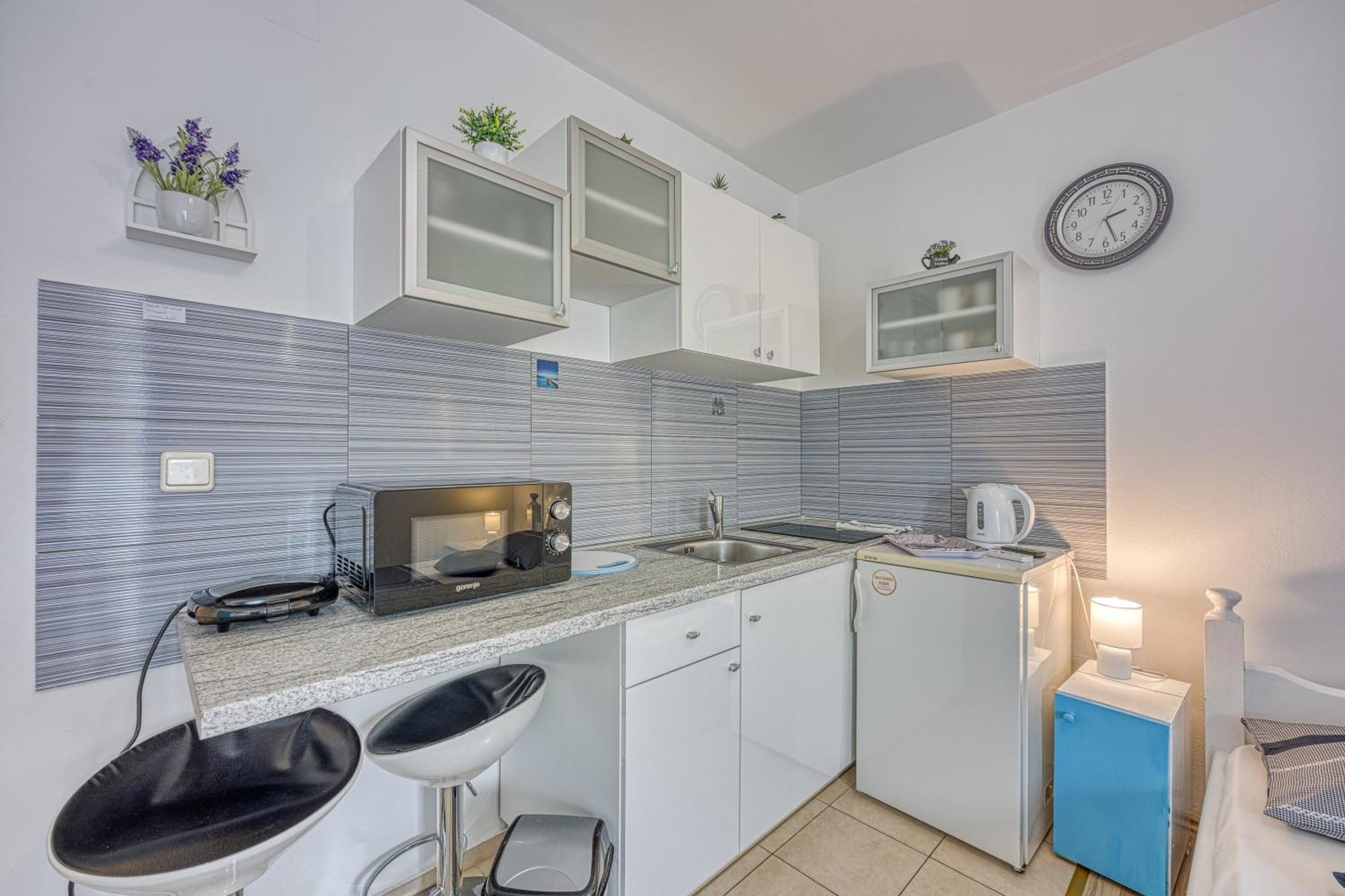 Studio Apartmani Ivanda Макарска Екстериор снимка